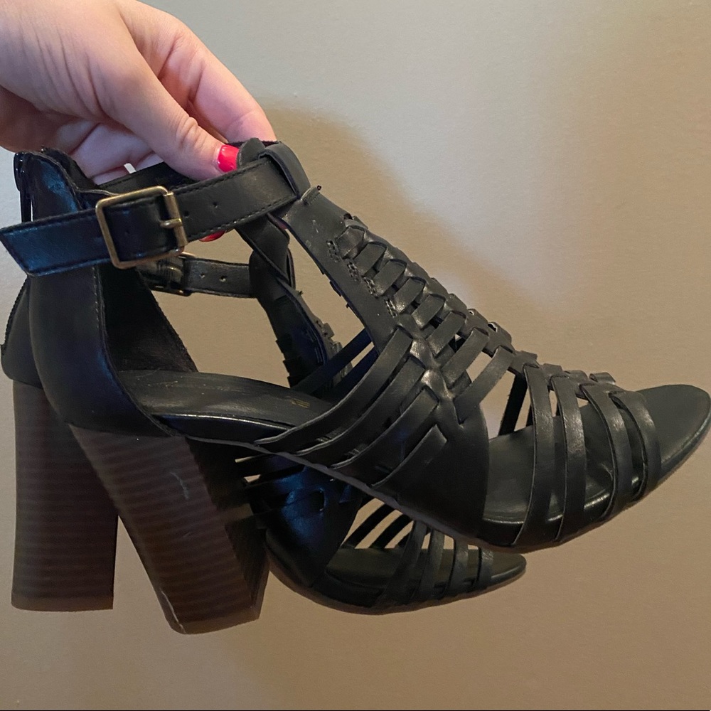 Black sandals with stacked heel